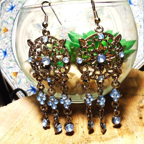 2/$25 Vintage Rhinestone earrings Chandelier ornate details NWOT Round Dangles - Picture 2 of 4